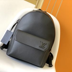 【p680 Chip】  Premium Authentic M57079 Black M59325 Gray  The all-new Aerogram backpack redefines contemporary style with refined sophistication. Crafted from supple calfskin reminiscent of vintage airmail envelopes, it features a matte metal logo. The main compartment and flap front pocket offer ample space for weekend getaways or urban explorations.Dimensions: 43 x 30 x 14 cm 168650